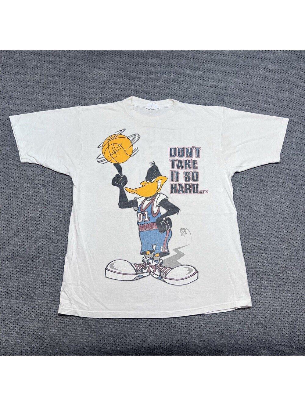 Vintage 1995 Daffy Duck T-Shirt Large Looney Tunes Basketball RARE Men’s White